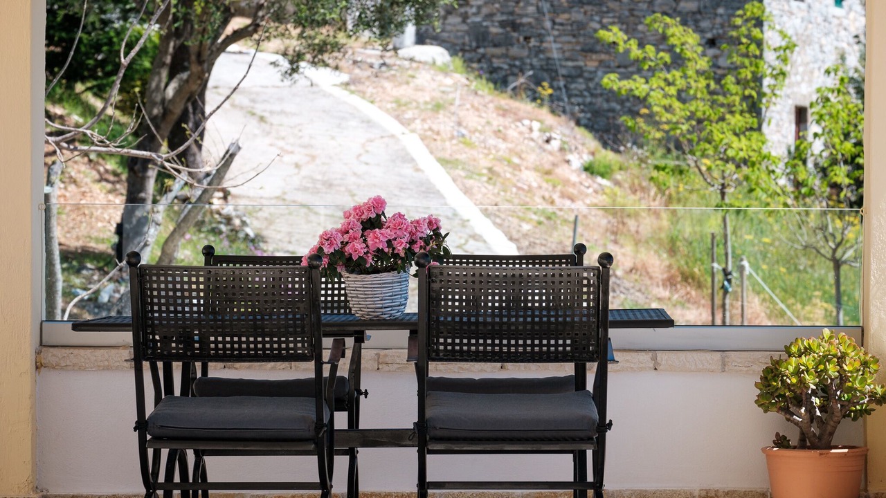 Photo of Outdoor in Petaleia