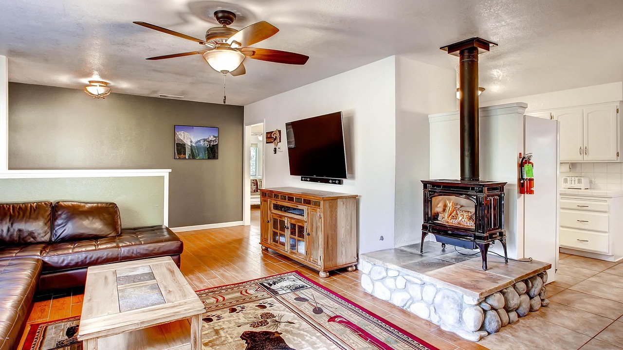 Photo of Livingroom in Yosemite Forks