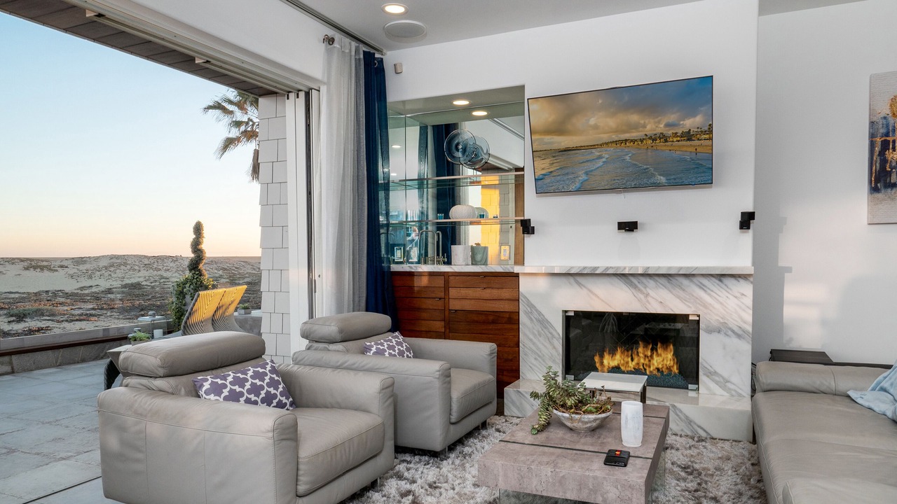 Photo of Livingroom in Balboa Peninsula