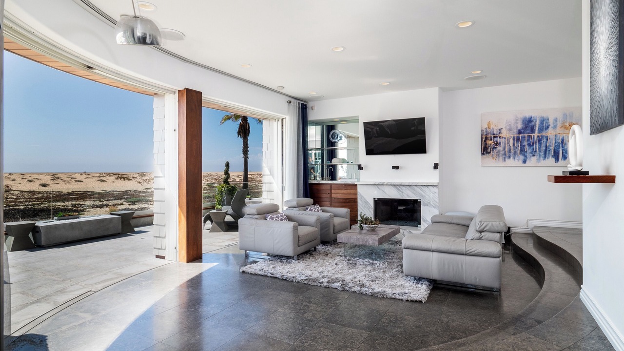 Photo of Livingroom in Balboa Peninsula