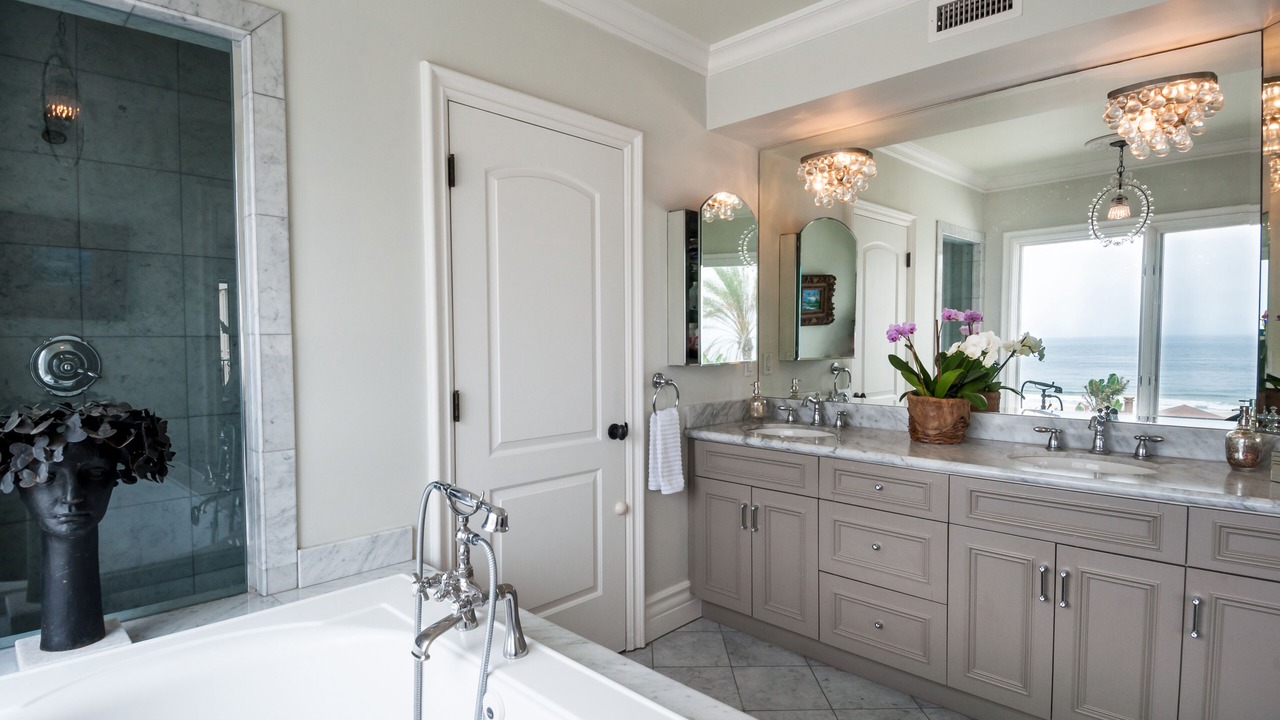 Photo of Bathroom in The Strand