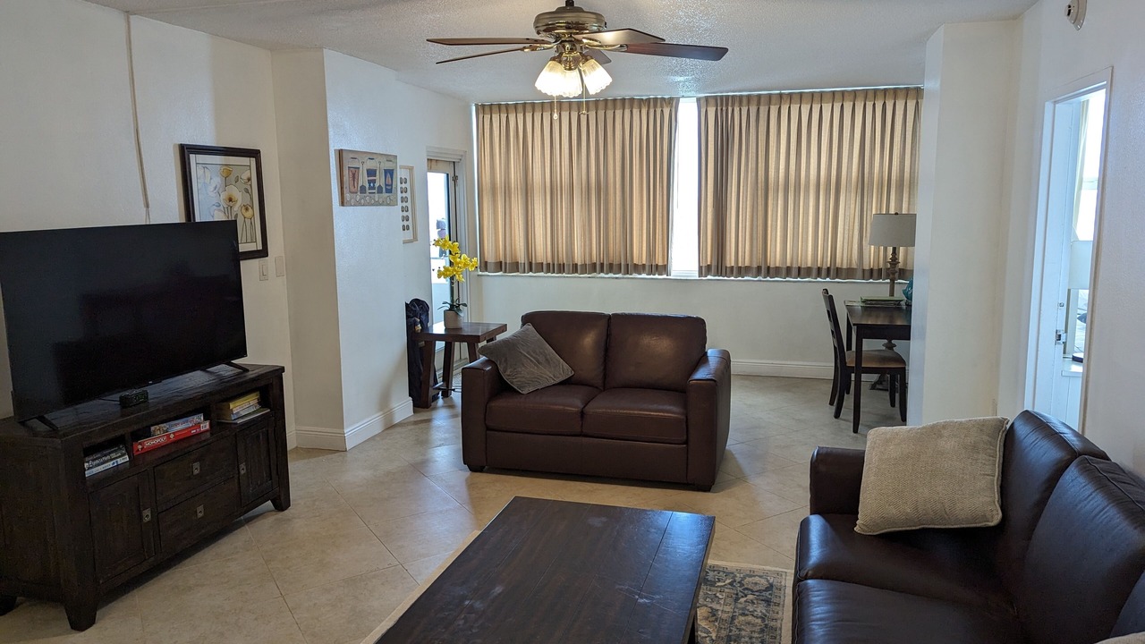 Photo of Livingroom in Galt Mile