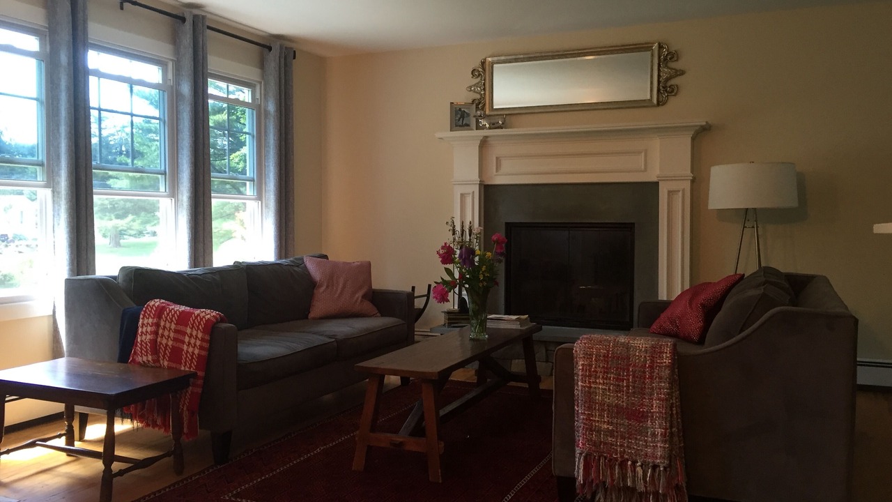 Photo of Livingroom in Town of Dover