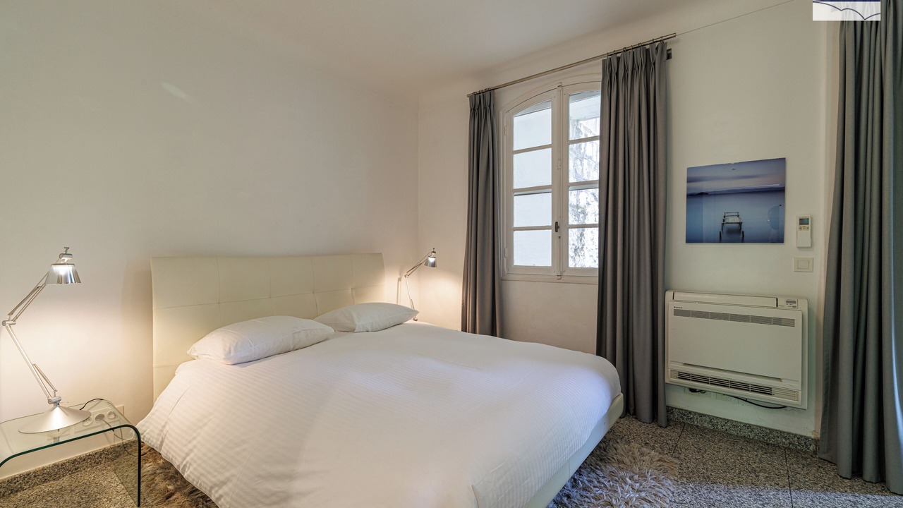 Photo of Bedroom in Casino - Boulingrins