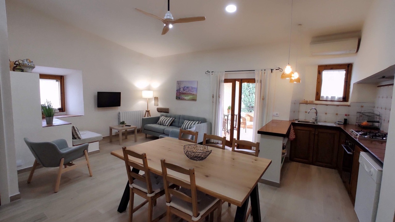Photo of Livingroom in Maia de Montcal