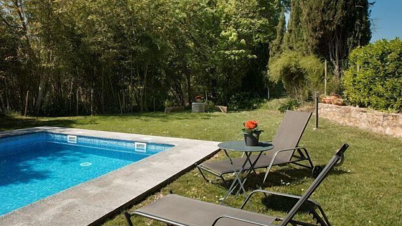 Photo of Outdoor in Maia de Montcal