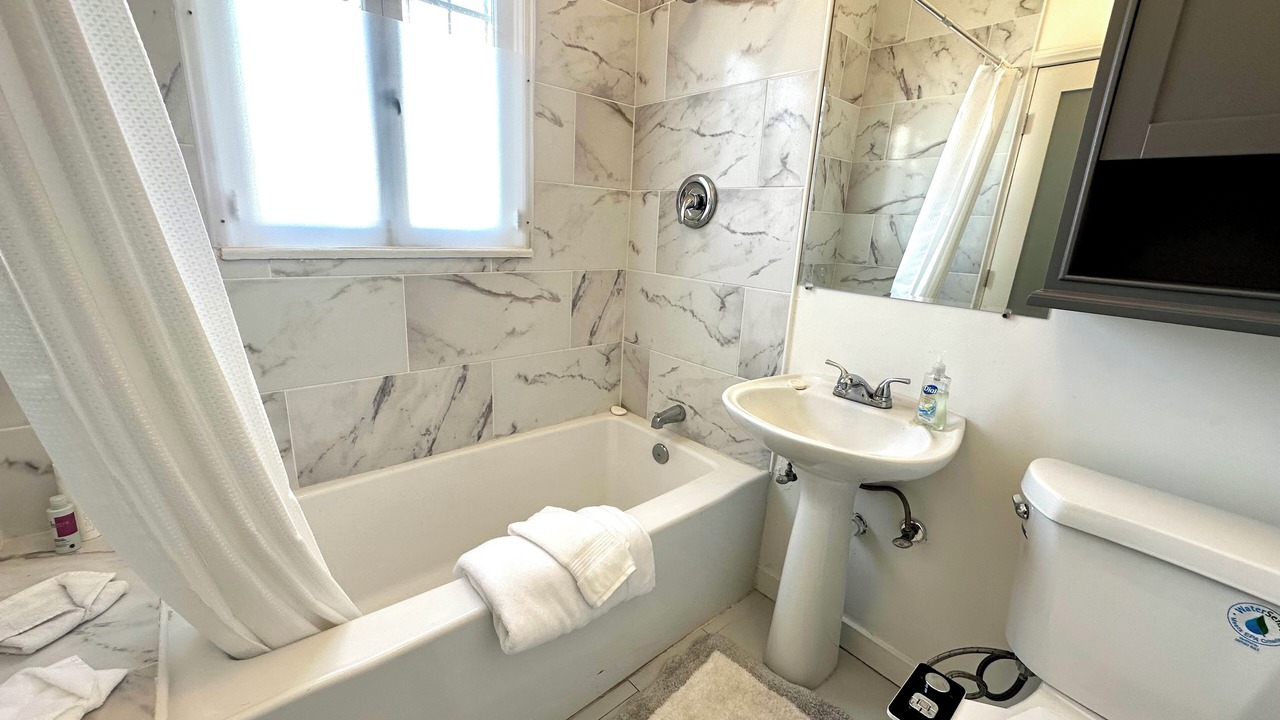 Photo of Bathroom in La Brea