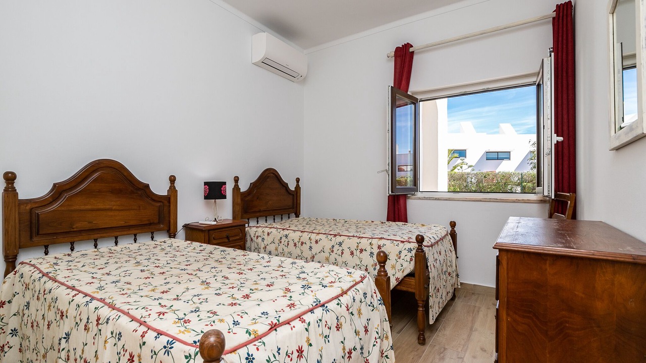 Photo of Bedroom in Alporchinhos