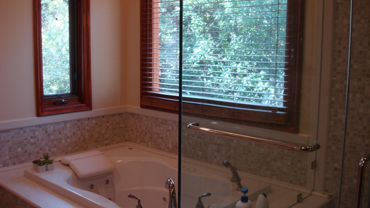 Photo of Bathroom in Tarzana