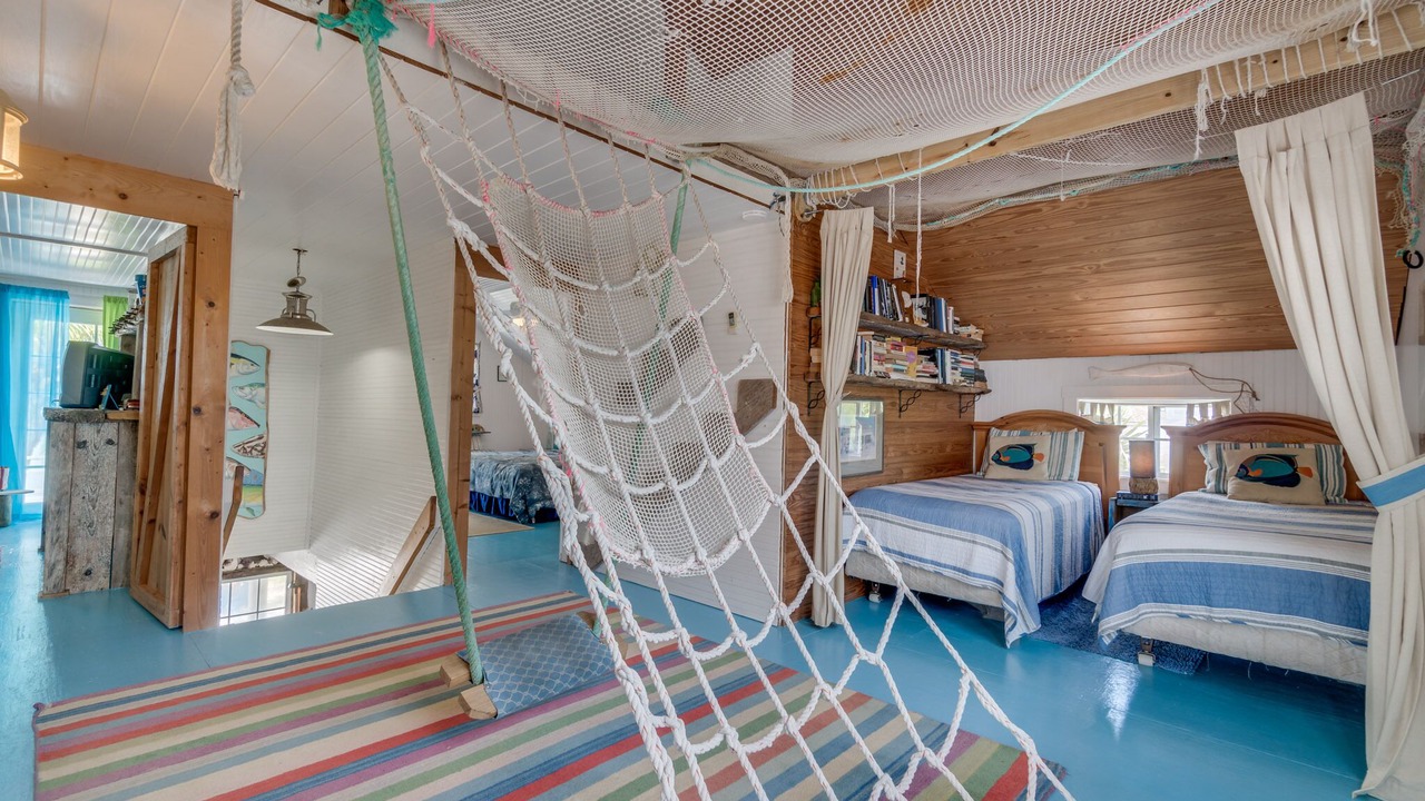 Photo of Bedroom in Spanish Wells
