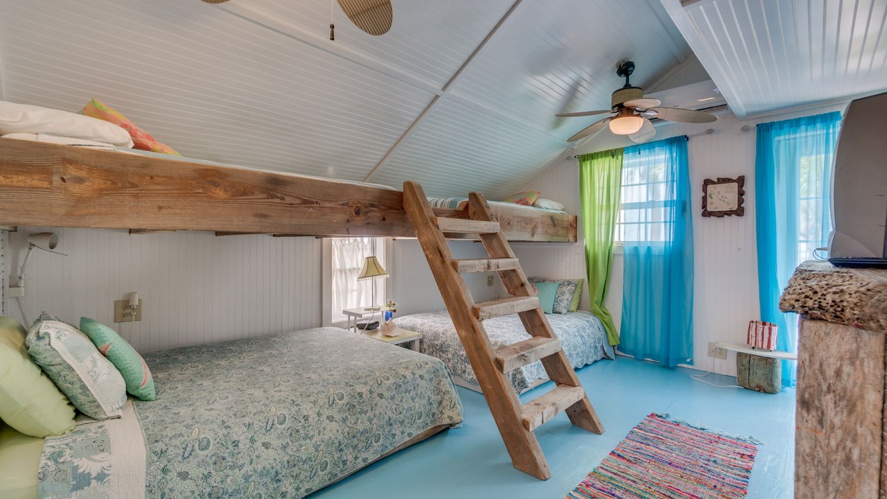 Photo of Bedroom in Spanish Wells
