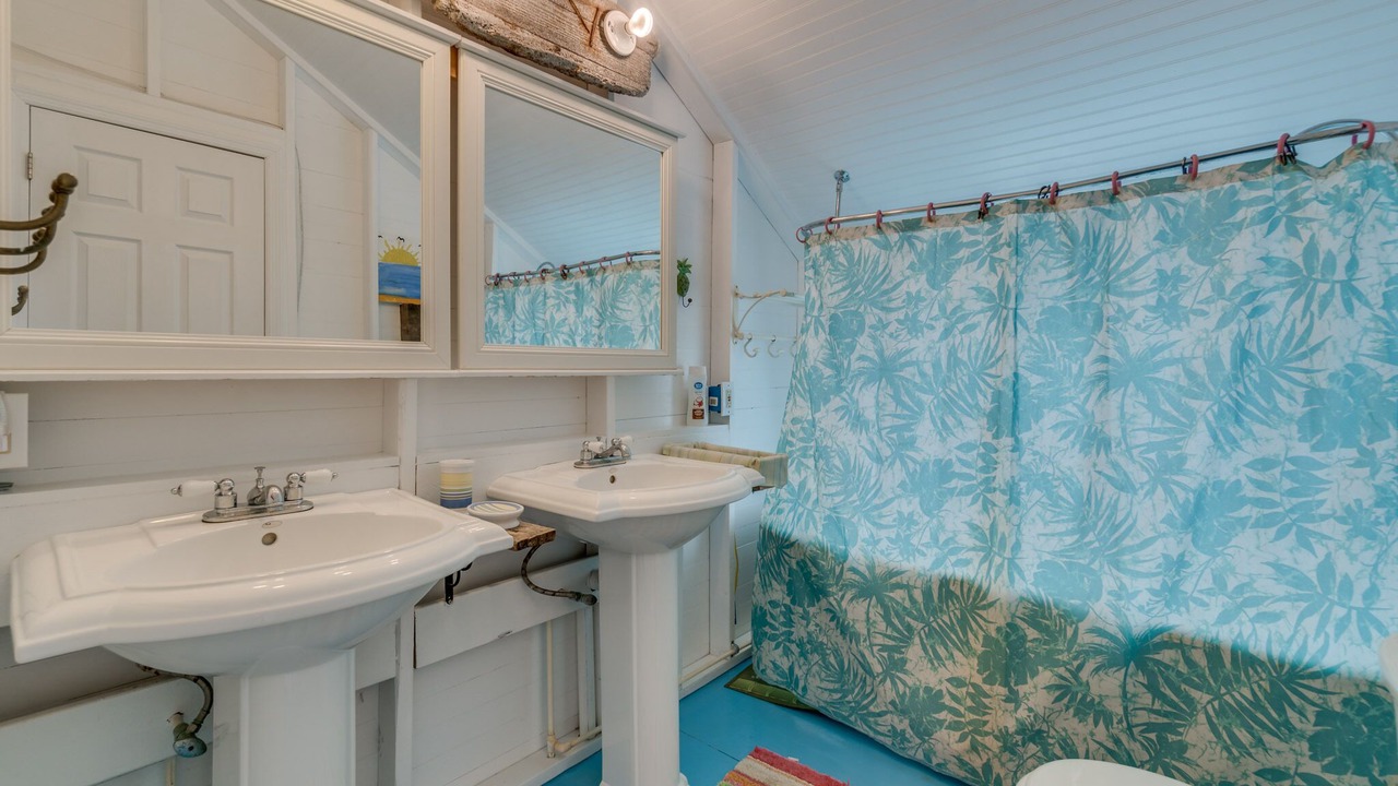 Photo of Bathroom in Spanish Wells