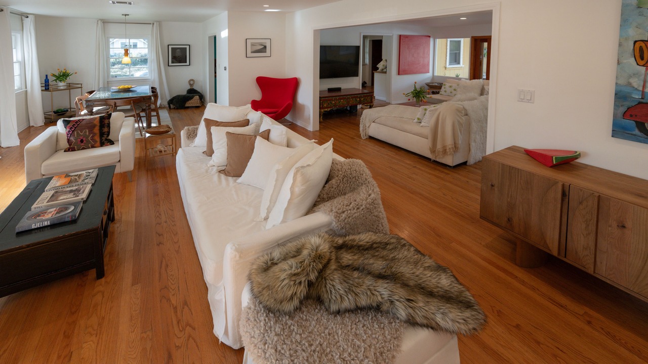 Photo of Livingroom in Woodland Hills