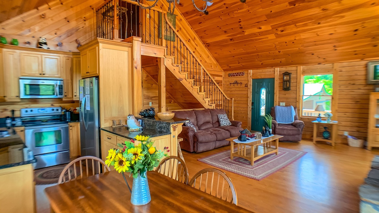 Photo of Livingroom in West Jefferson