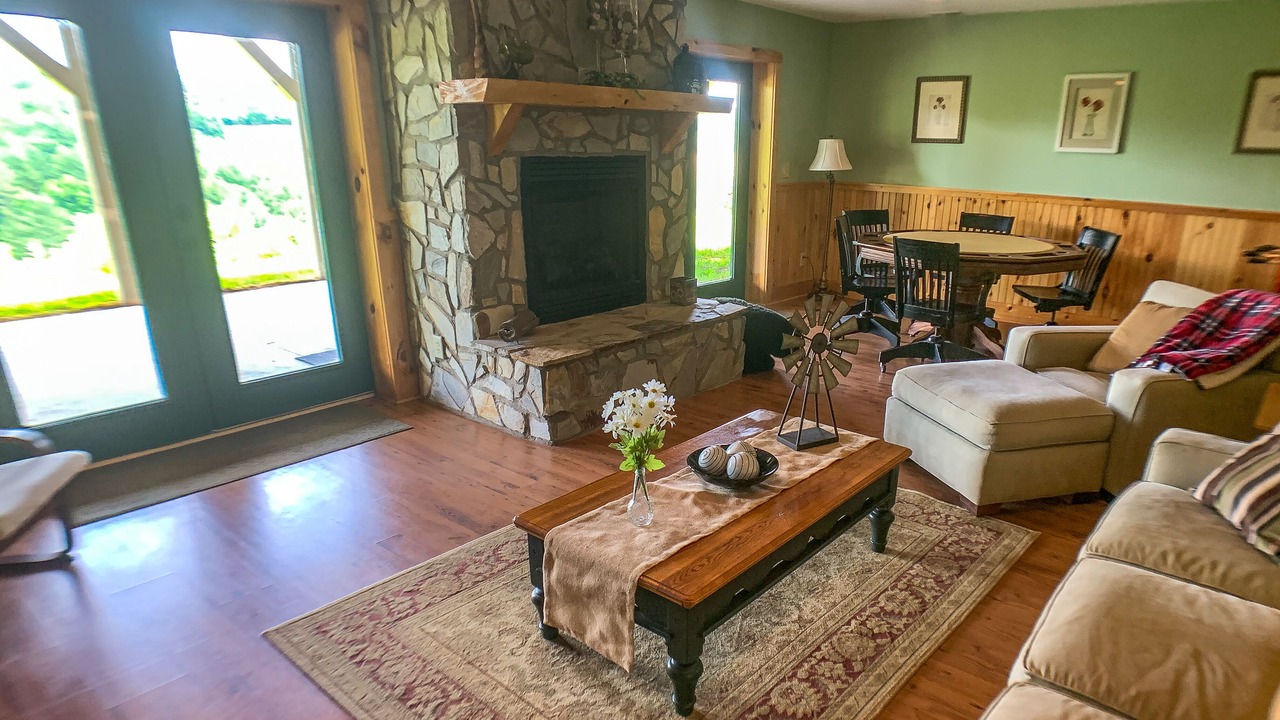 Photo of Livingroom in West Jefferson