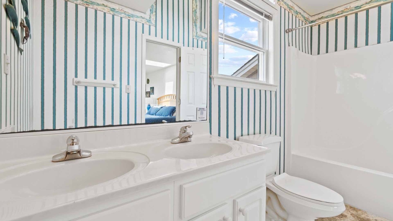 Photo of Bathroom in Waves