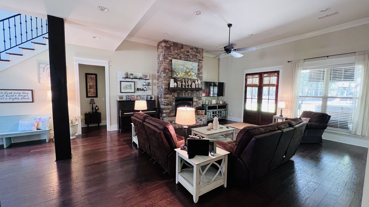 Photo of Livingroom in Starkville