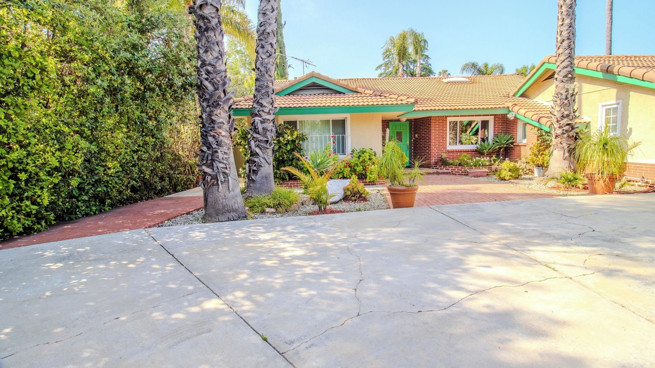 Photo of Outdoor in Woodland Hills