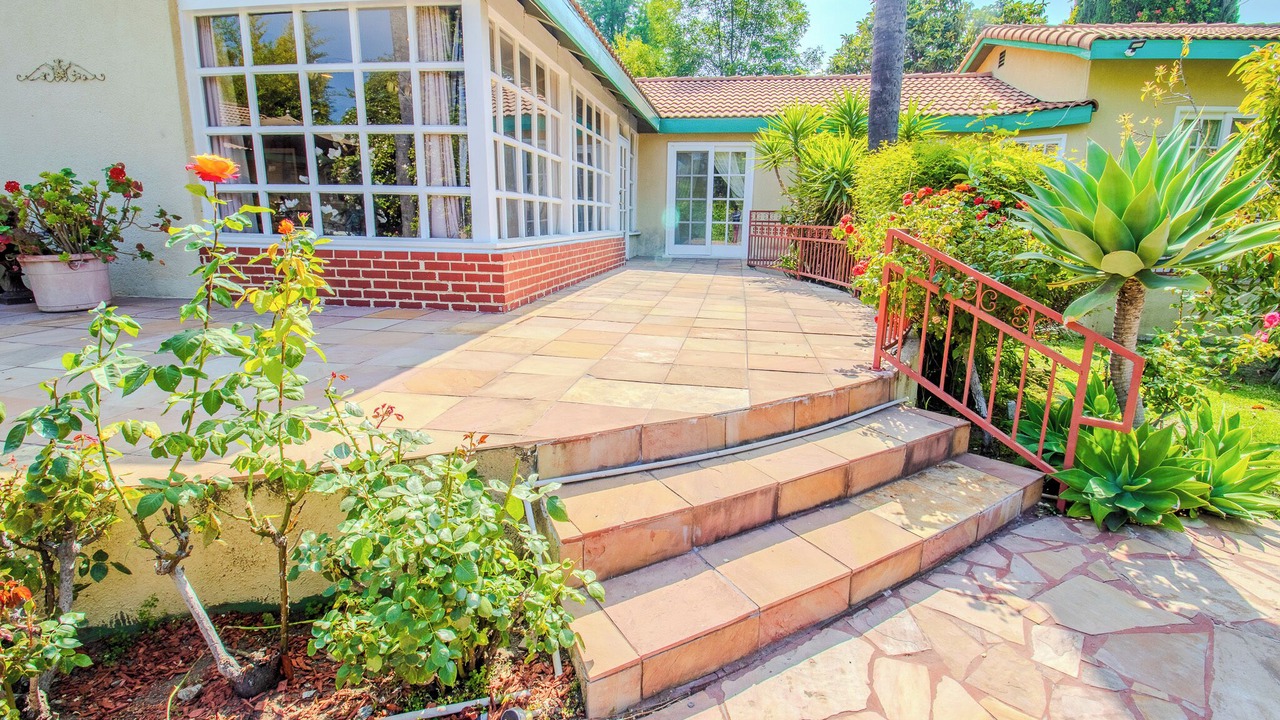 Photo of Outdoor in Woodland Hills