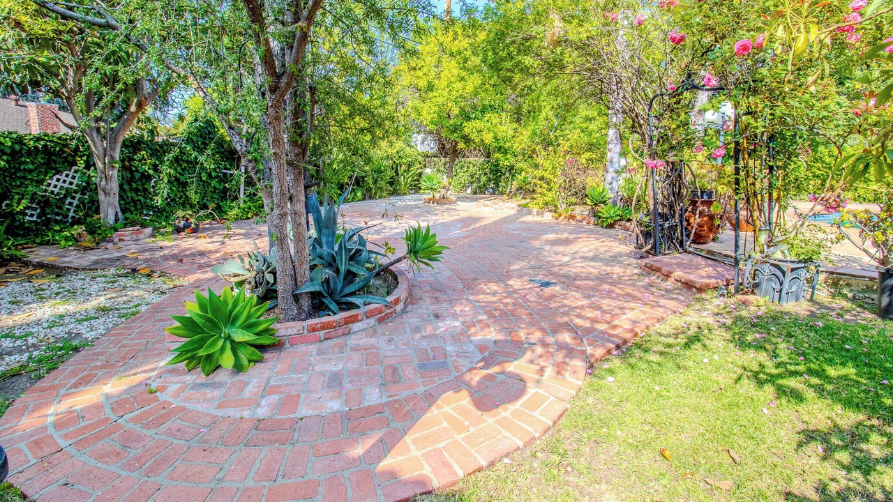Photo of Outdoor in Woodland Hills