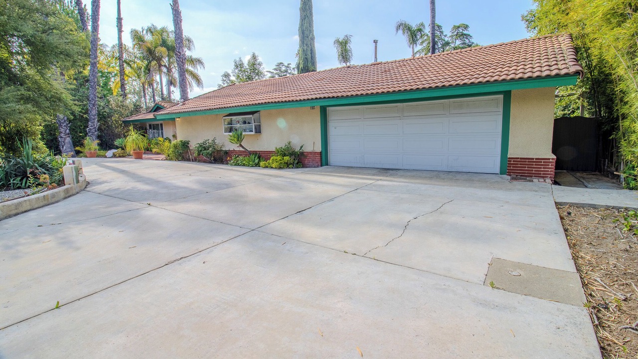 Photo of Outdoor in Woodland Hills