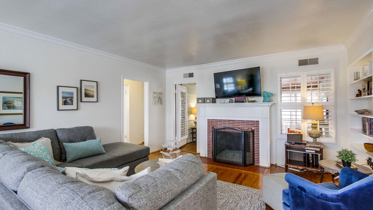 Photo of Livingroom in Village of La Jolla