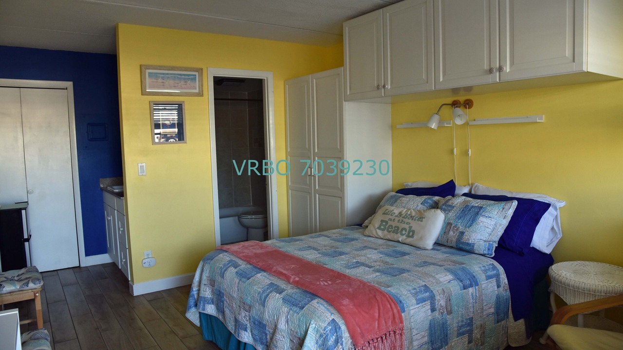 Photo of Bedroom in Golden Beach
