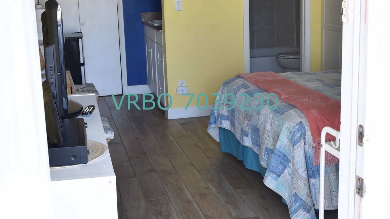Photo of Bedroom in Golden Beach