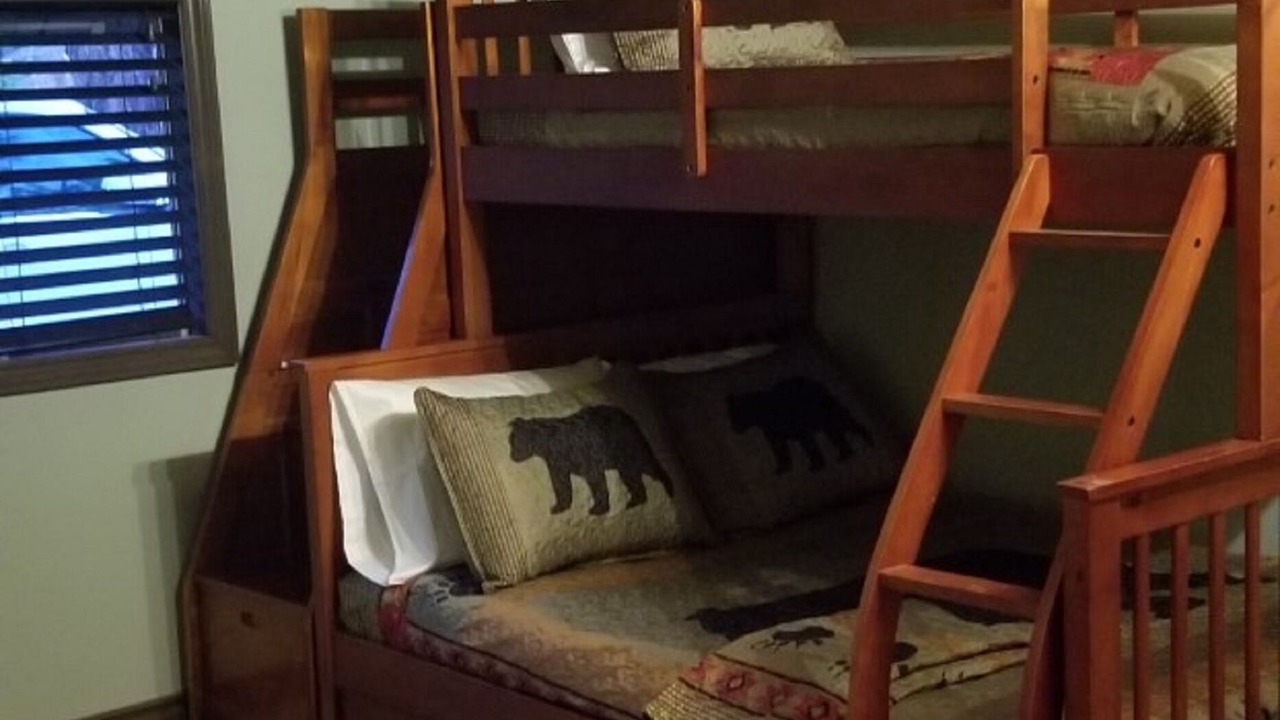 Photo of Bedroom in Running Springs