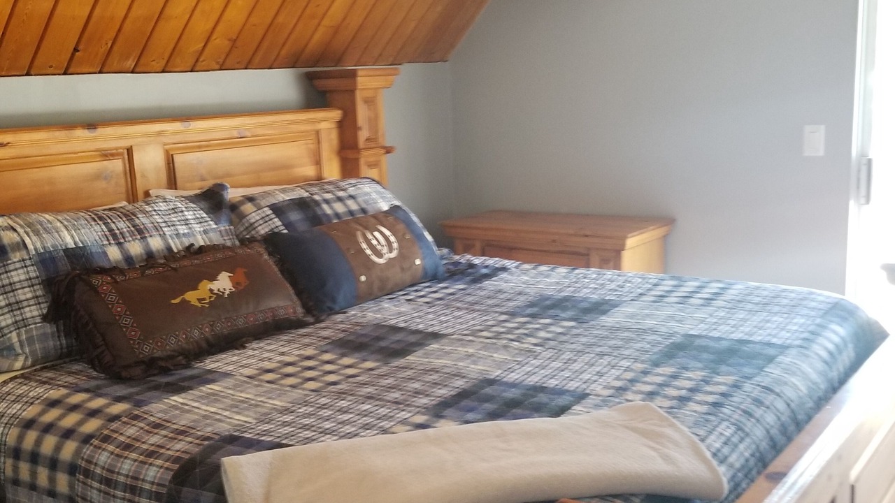 Photo of Bedroom in Running Springs