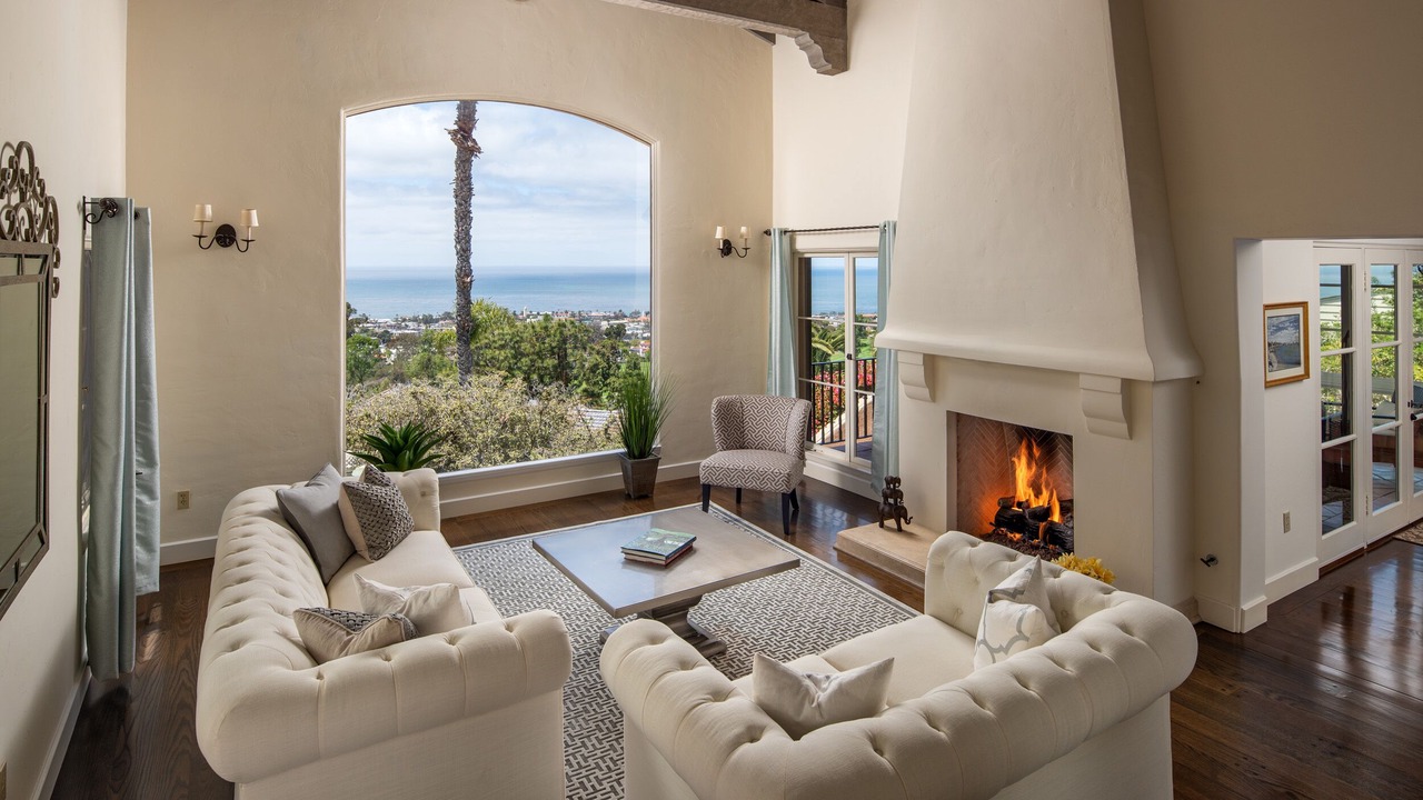 Photo of Livingroom in Country Club
