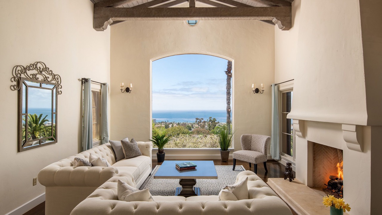 Photo of Livingroom in Country Club
