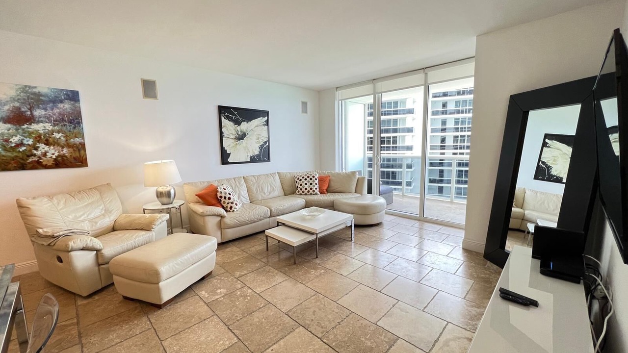Photo of Livingroom in Hallandale Beach