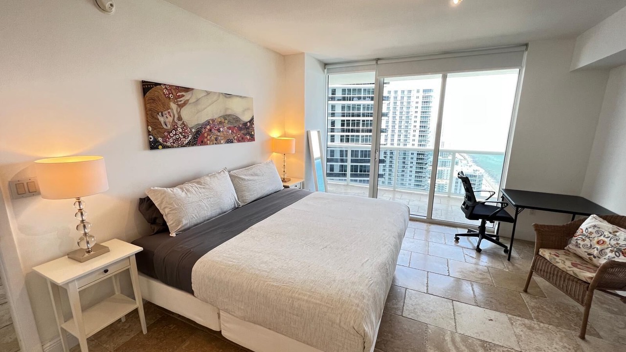 Photo of Bedroom in Hallandale Beach