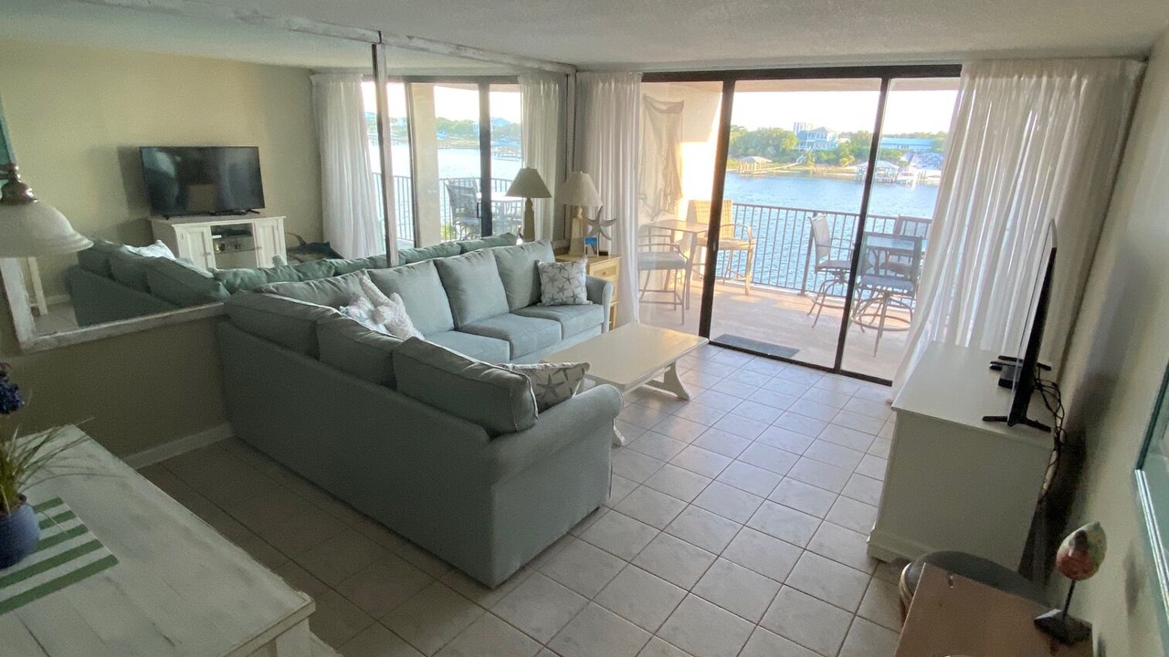 Photo of Livingroom in Orange Beach East