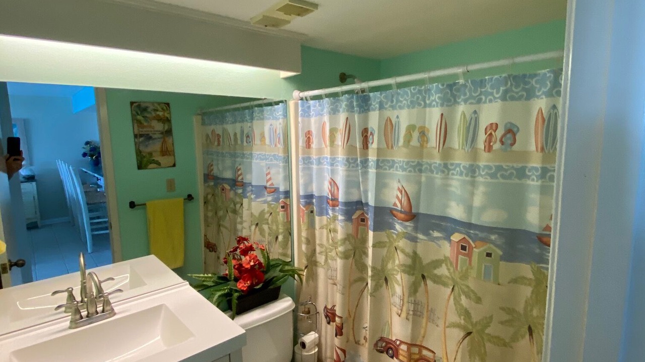 Photo of Bathroom in Orange Beach East