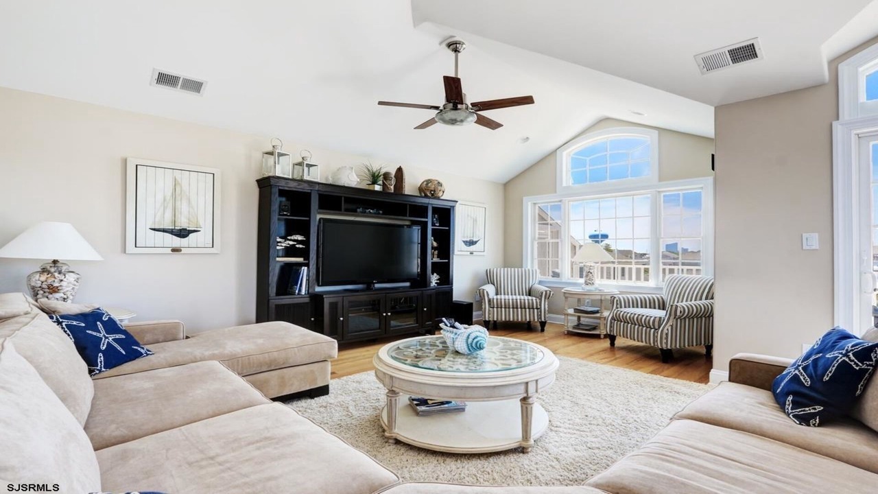 Photo of Livingroom in Brigantine