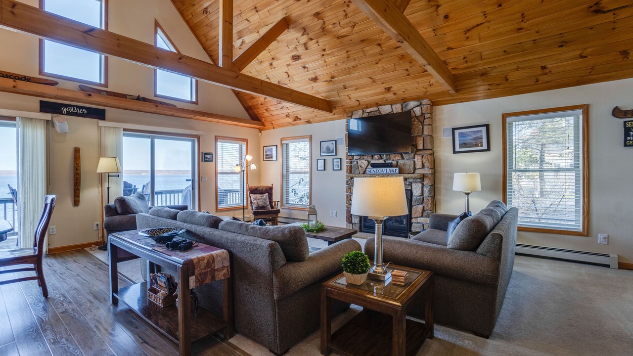 Photo of Livingroom in Town of Torrey