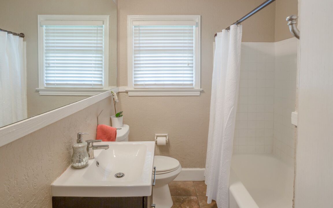 Photo of Bathroom in Courier City - Oscawana