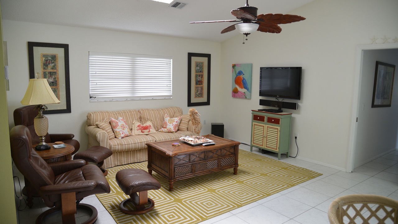 Photo of Livingroom in Golden Beach