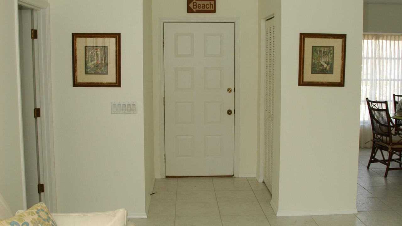Photo of Livingroom in Golden Beach