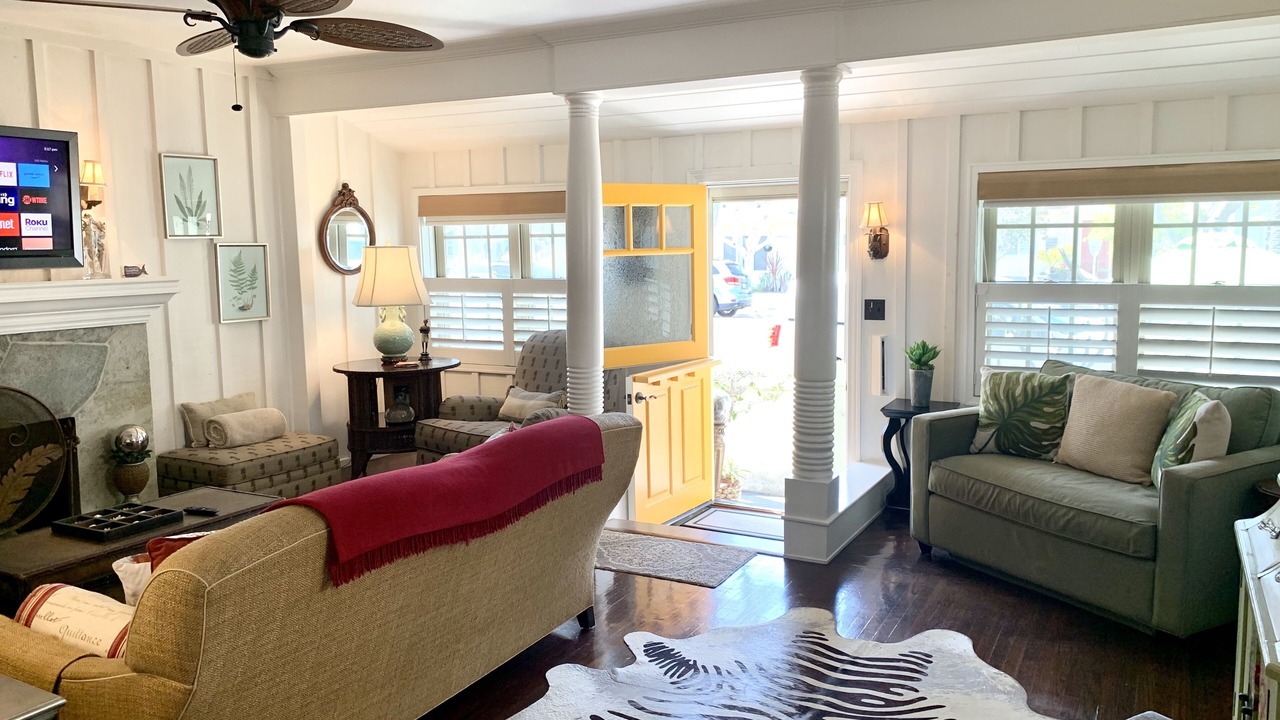 Photo of Livingroom in Old Towne