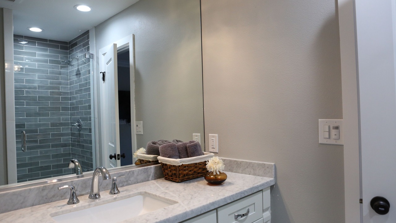 Photo of Bathroom in Orange