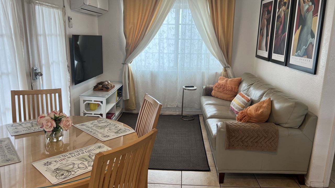 Photo of Livingroom in South Gate