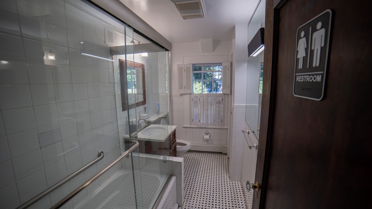 Photo of Bathroom in Elizabeth