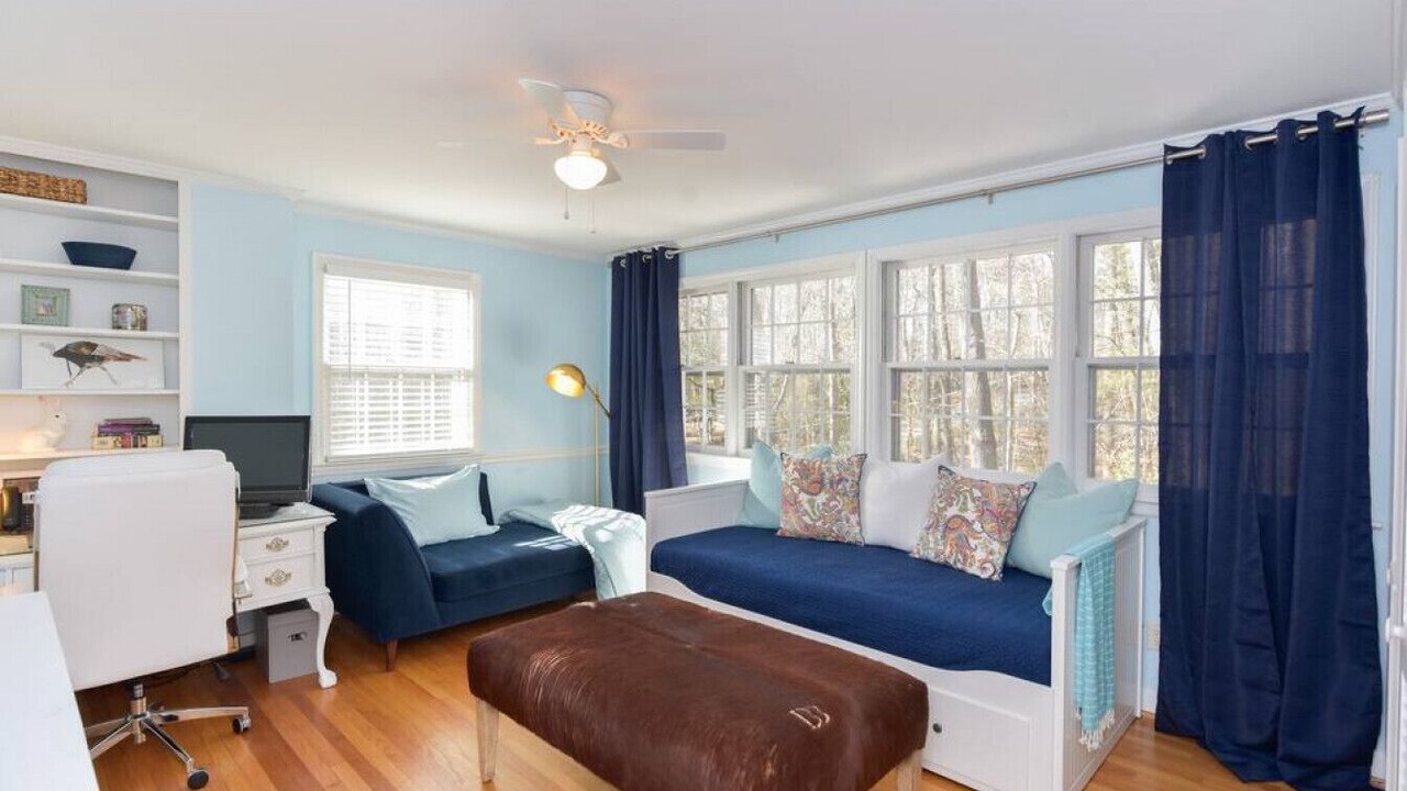 Photo of Livingroom in Chapel Hill