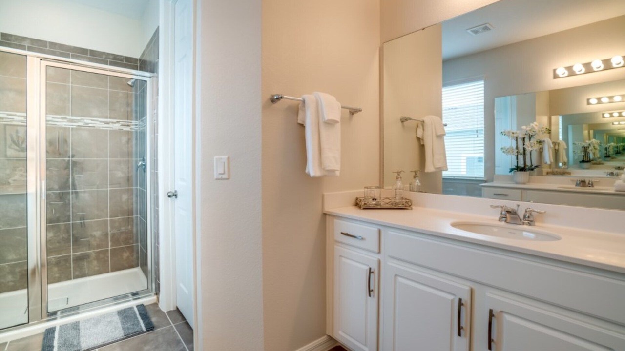 Photo of Bathroom in Bay Lake