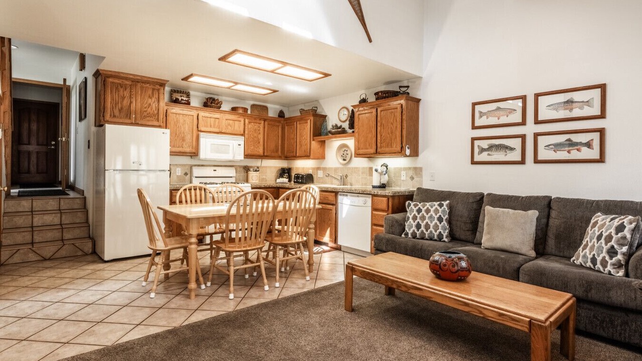 Photo of Livingroom in June Lake