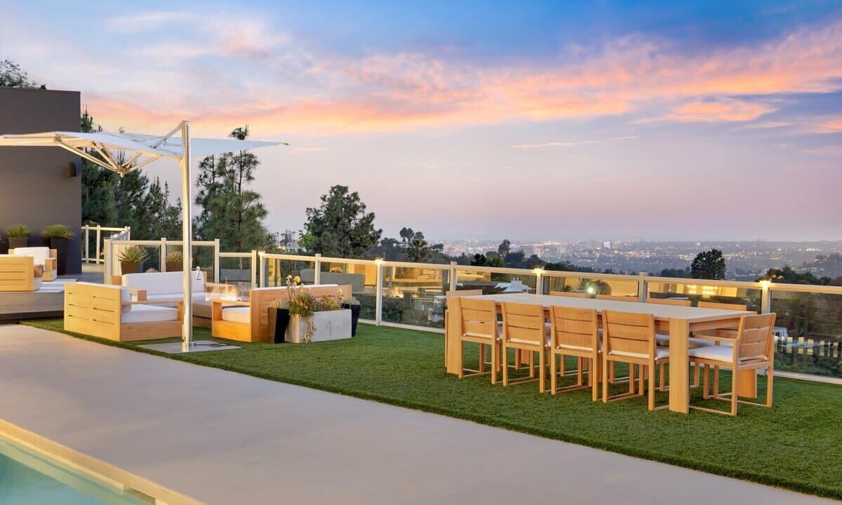 Photo of Others in Hollywood Hills