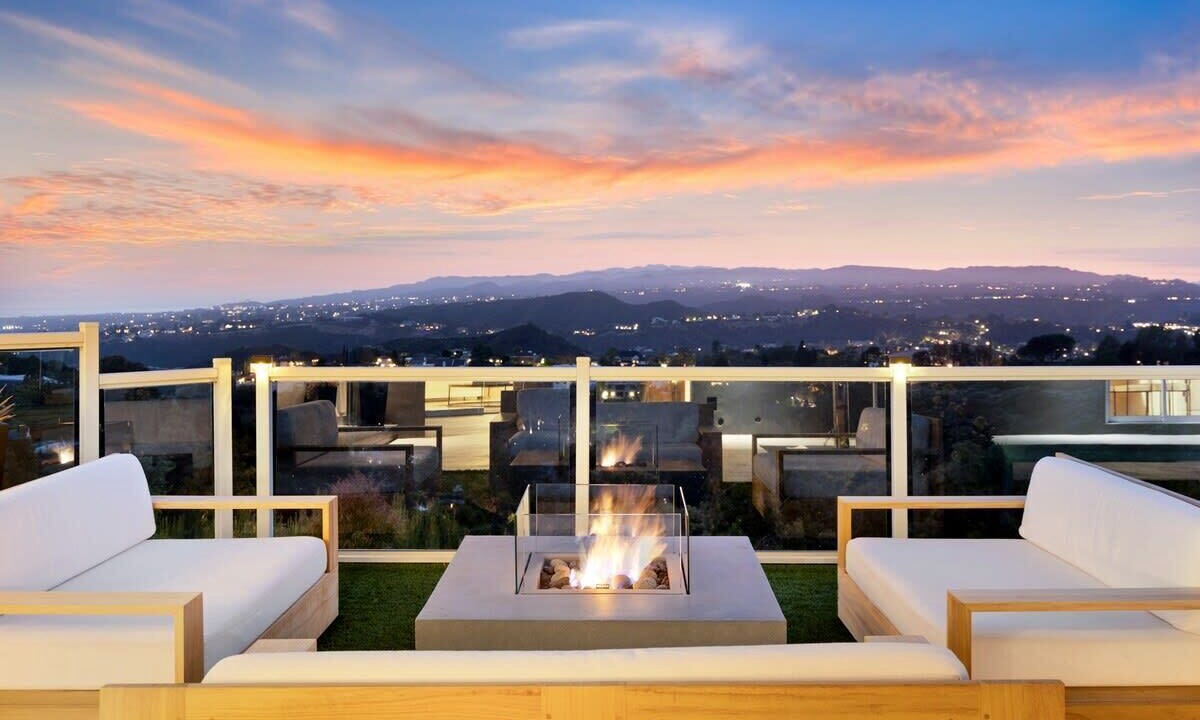 Photo of Others in Hollywood Hills